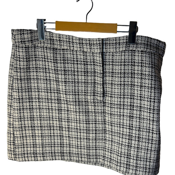 H&M Black and White Mini Skirt - Picture 2 of 6